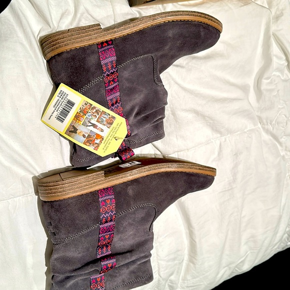 Toms Other - Brand new Toms youth boot
Laurel Castlerock grey suede 

In box never worn